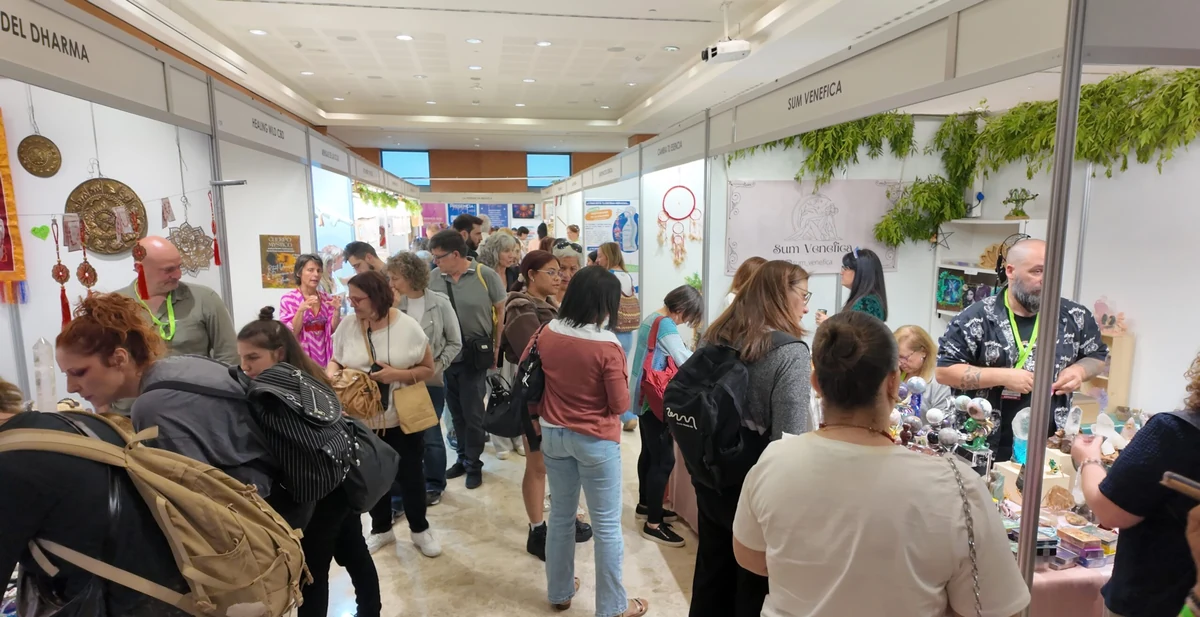 Visitantes en los stands de MAGiC Internacional